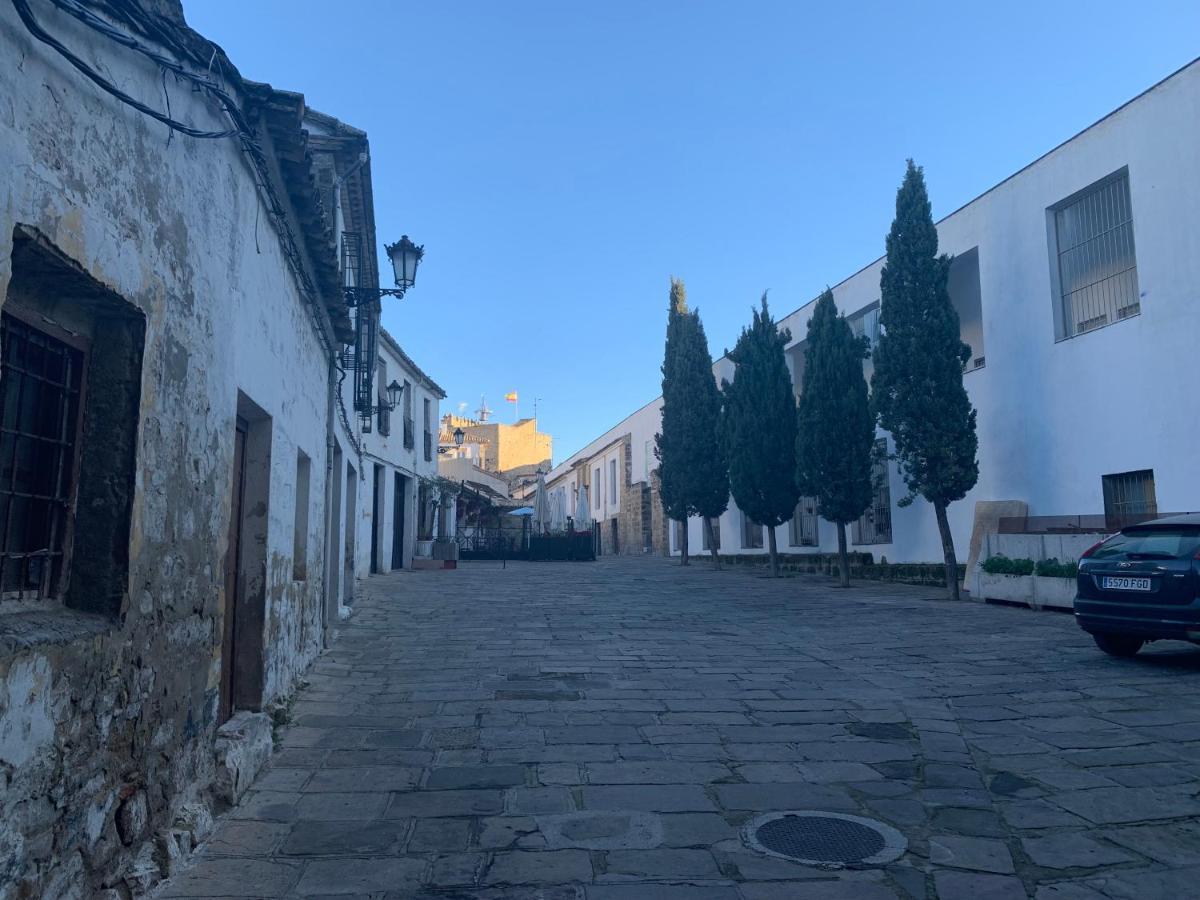 Hostal Poeta Machado Baeza Buitenkant foto