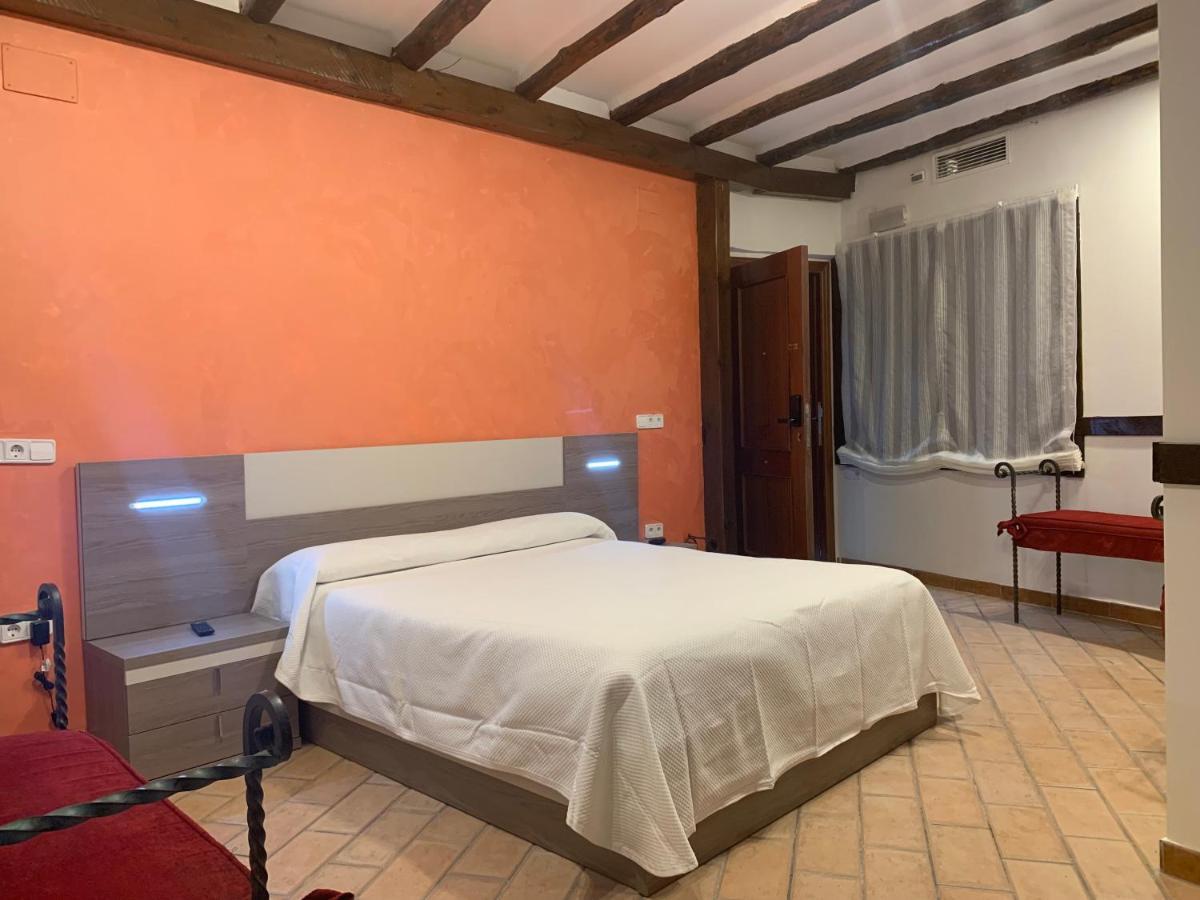 Hostal Poeta Machado Baeza Buitenkant foto