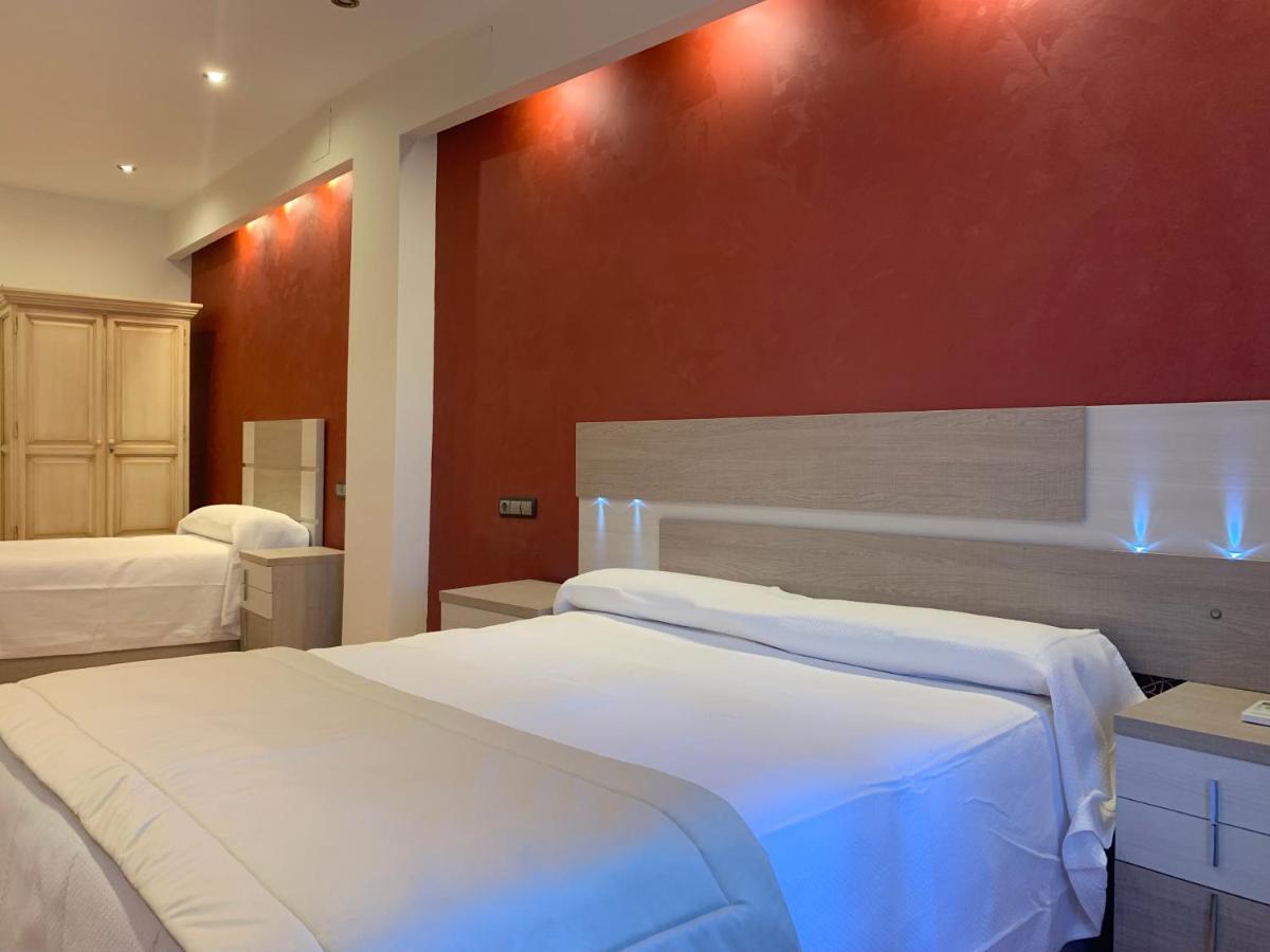 Hostal Poeta Machado Baeza Buitenkant foto