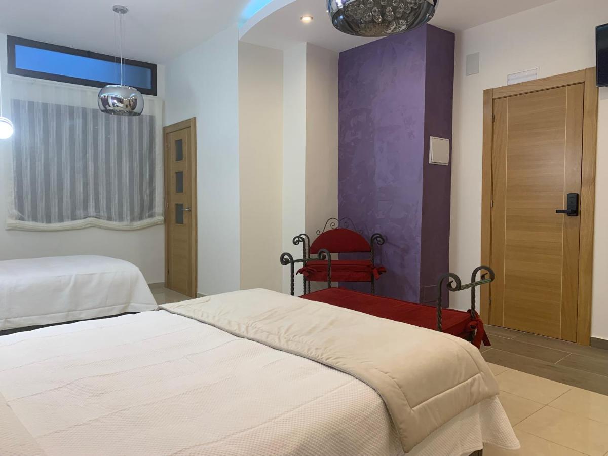 Hostal Poeta Machado Baeza Buitenkant foto