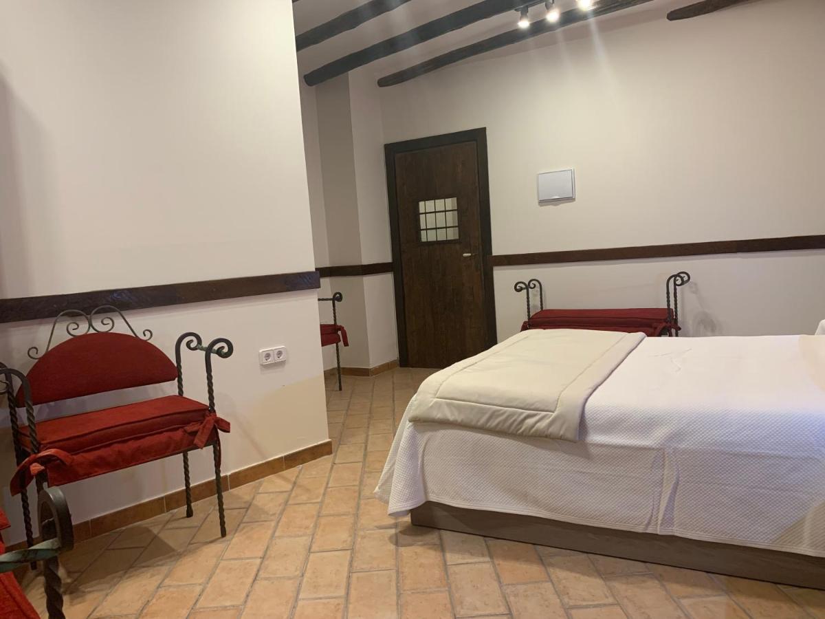 Hostal Poeta Machado Hotel Baeza Buitenkant foto