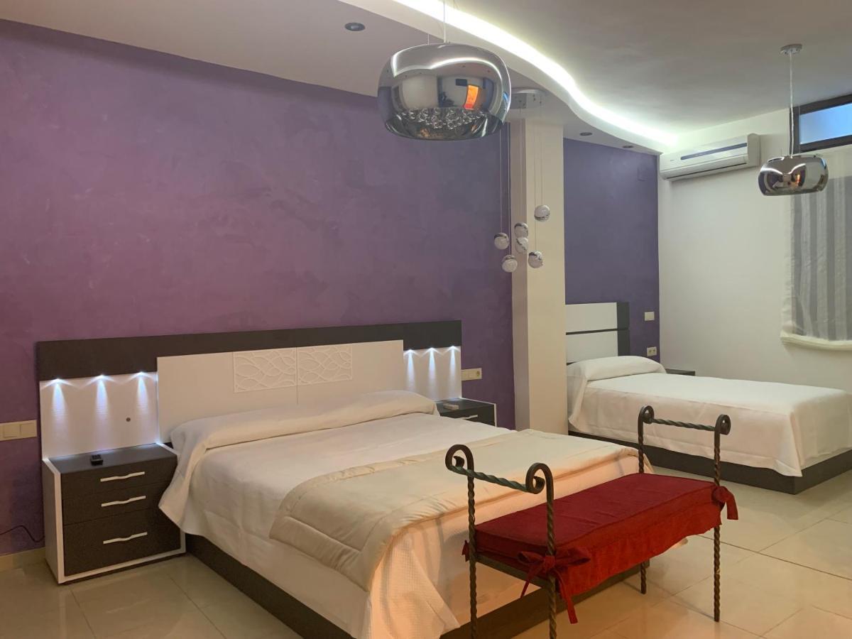 Hostal Poeta Machado Baeza Buitenkant foto